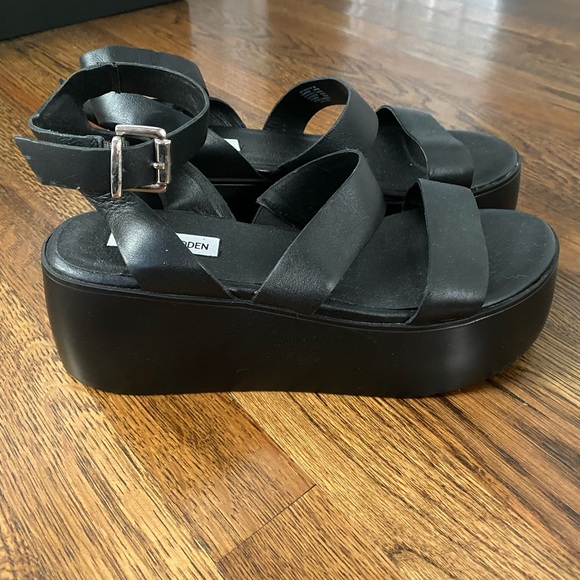 Steve Madden Bay Platform Sandal - Picture 2 of 3